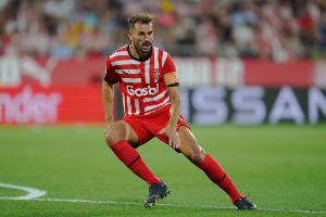 官方:赫罗纳与38岁前锋斯图亚尼续约,下赛季将继续为球队效力