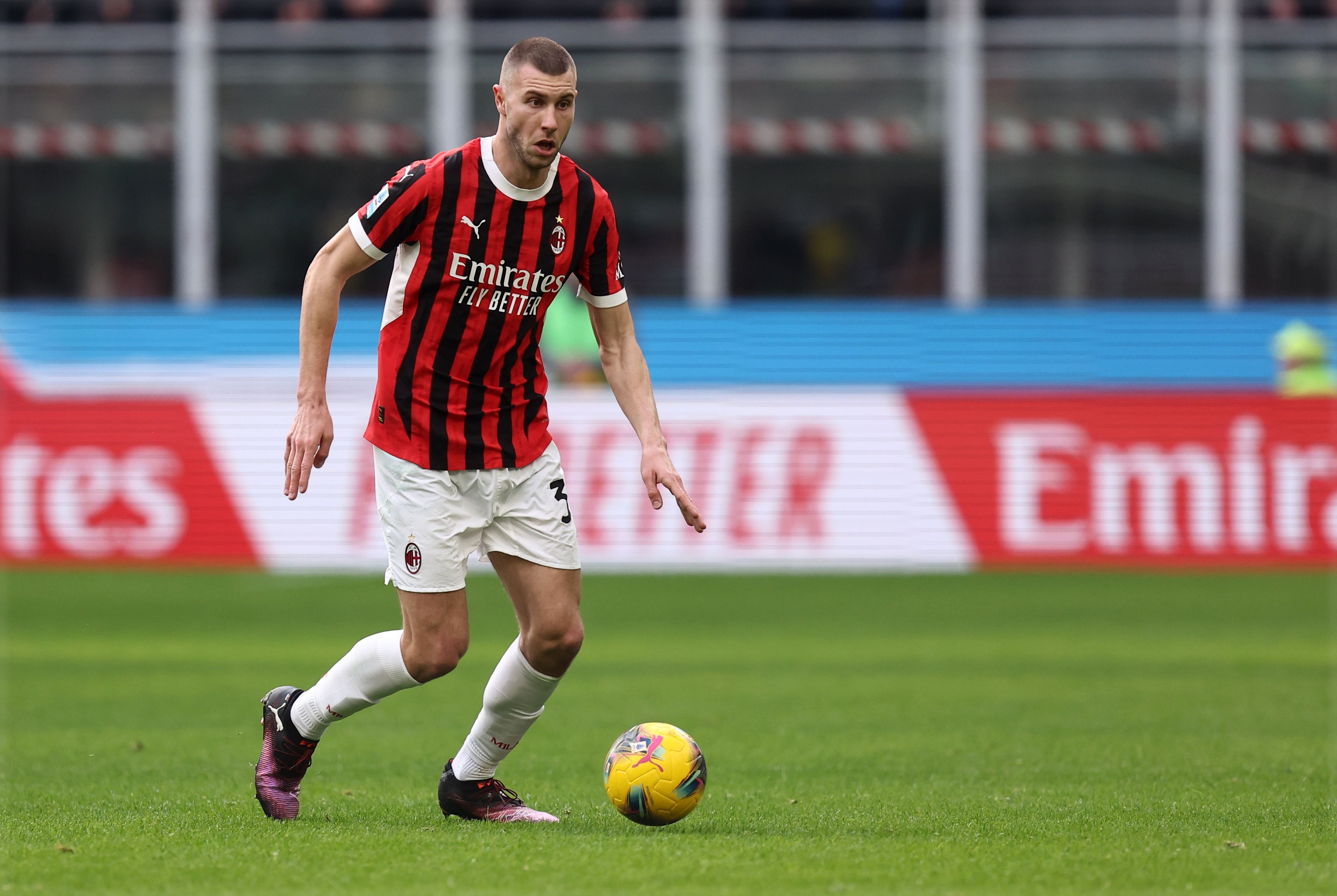 开云官方网-记者:加拉塔萨雷与米兰聊到帕夫洛维奇,若他愿加盟将成头号目标