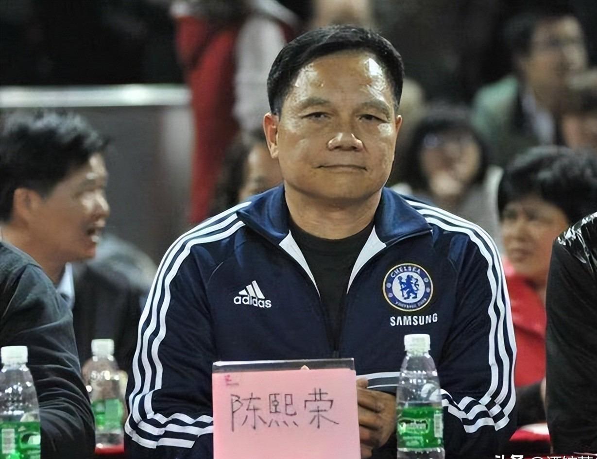 广东足球名宿,和容志行是好搭档,曾任职广东台,如今定居加拿大